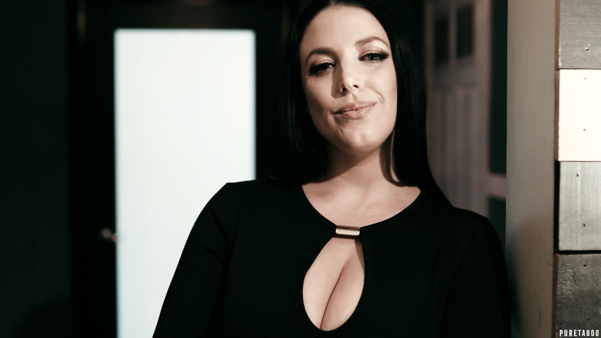 Angela White - Strings Attached | Picture (20)